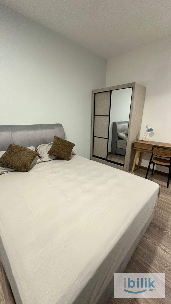 Master Bedroom - Image 1