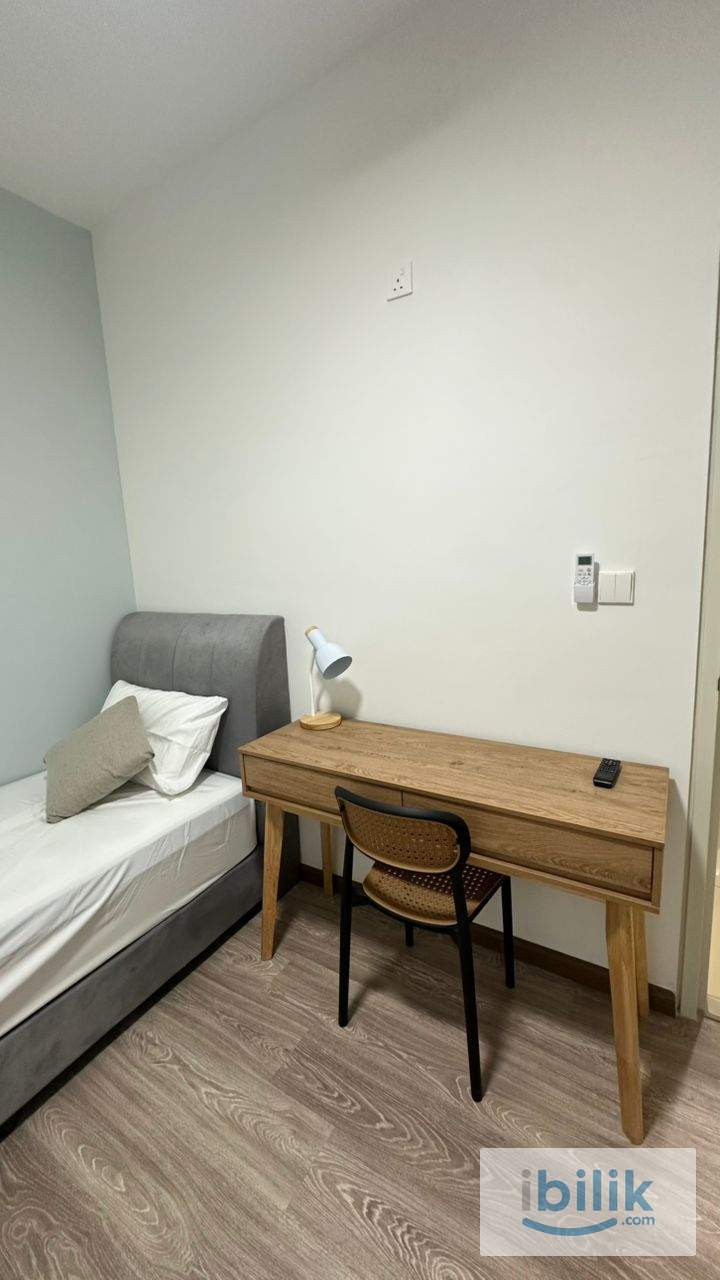 Single Bedroom - Image 1
