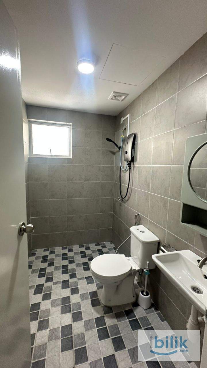 Master Bedroom - Image 3