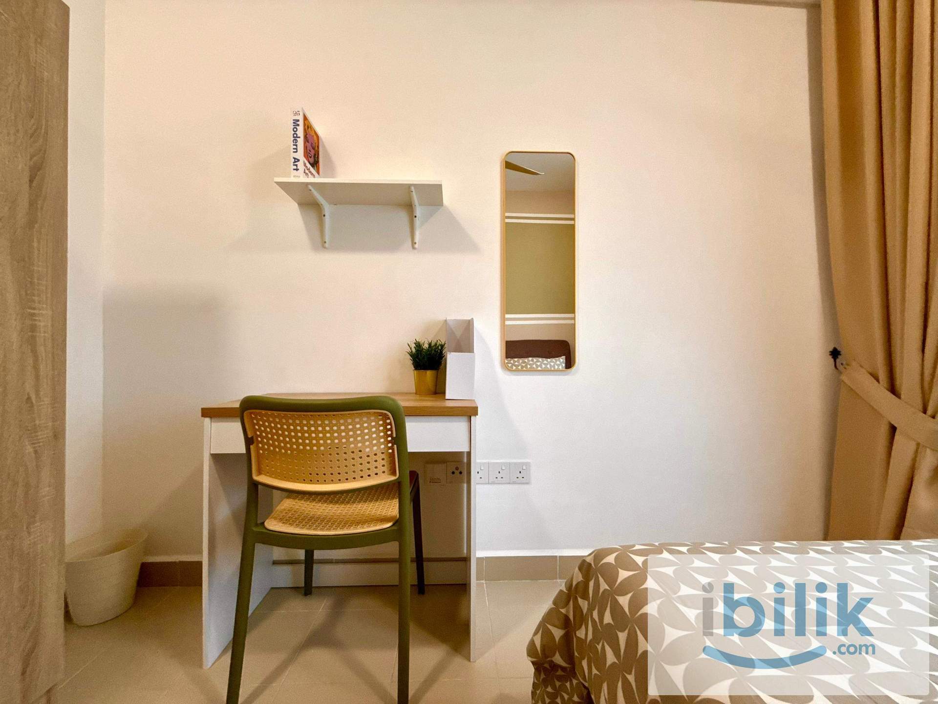 Medium Room - Image 2