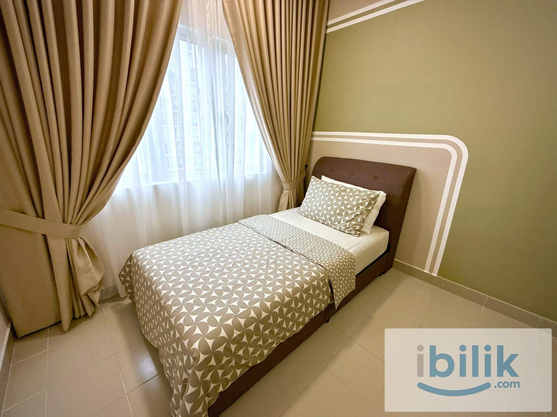 Medium Room - Image 3