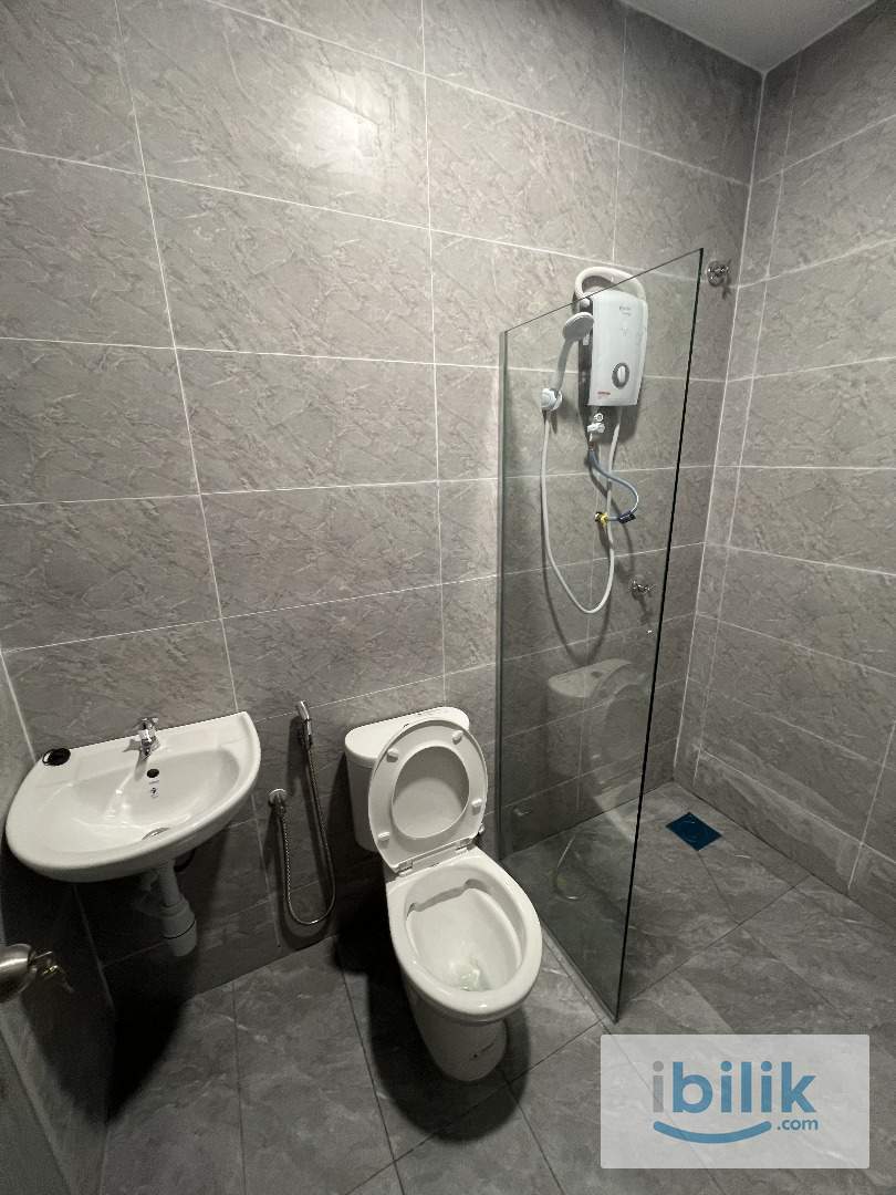 Master Room OUG Parklane - Image 5