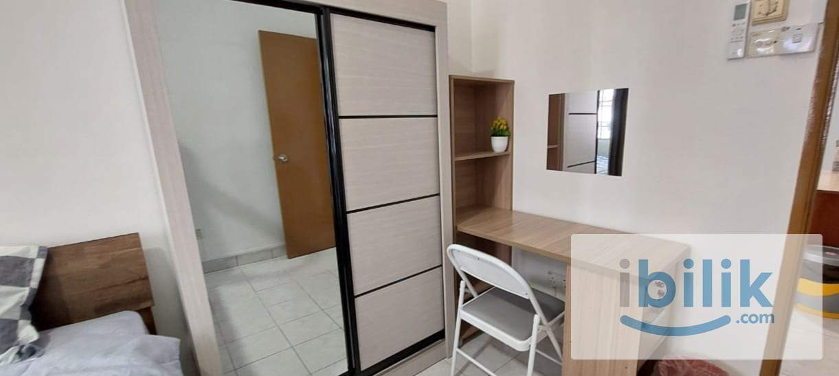 Large Room King Bed Aircon 100m from Mutiara Damansara MRT Curve - Image 1
