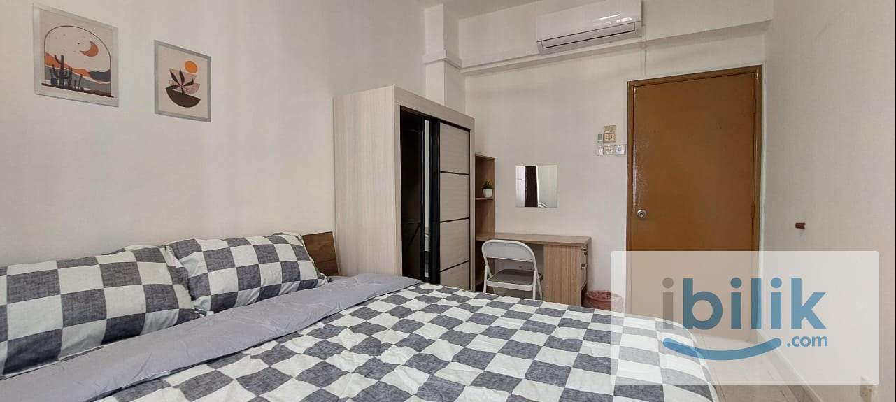 Large Room King Bed Aircon 100m from Mutiara Damansara MRT Curve - Image 2