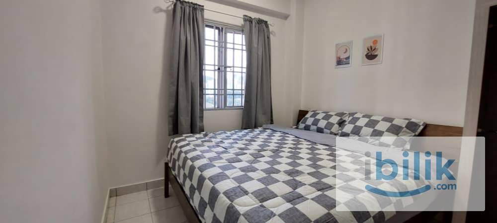 Large Room King Bed Aircon 100m from Mutiara Damansara MRT Curve - Image 3
