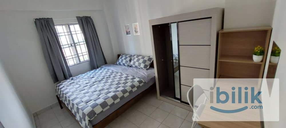 Large Room King Bed Aircon 100m from Mutiara Damansara MRT Curve - Image 4