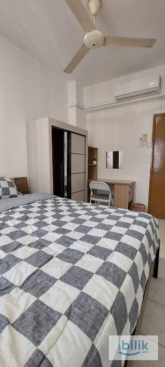 Large Room King Bed Aircon 100m from Mutiara Damansara MRT Curve - Image 5