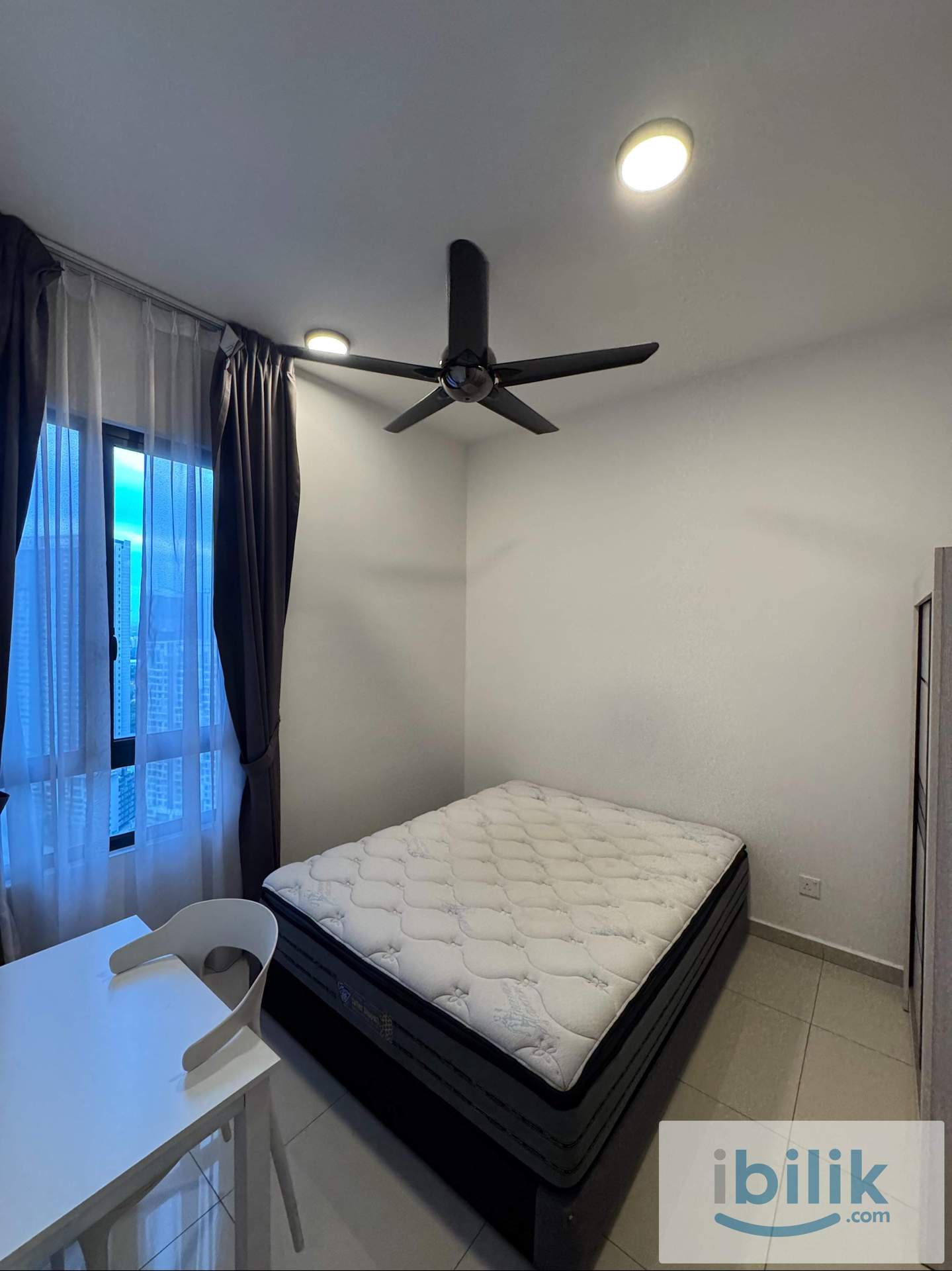Master Room - Image 6