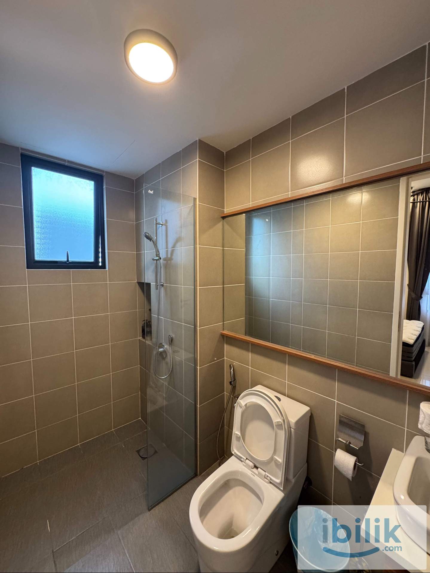 Master Room - Image 8
