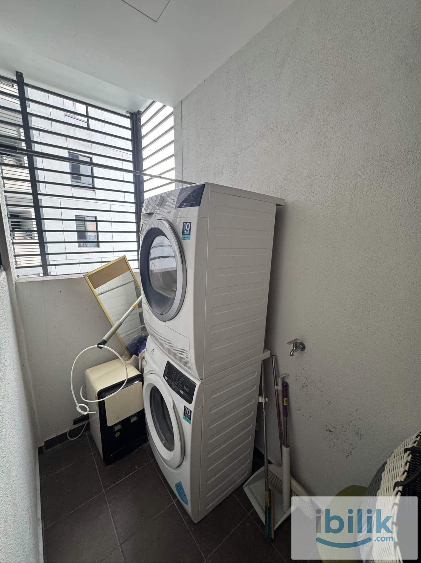 Master Room - Image 9