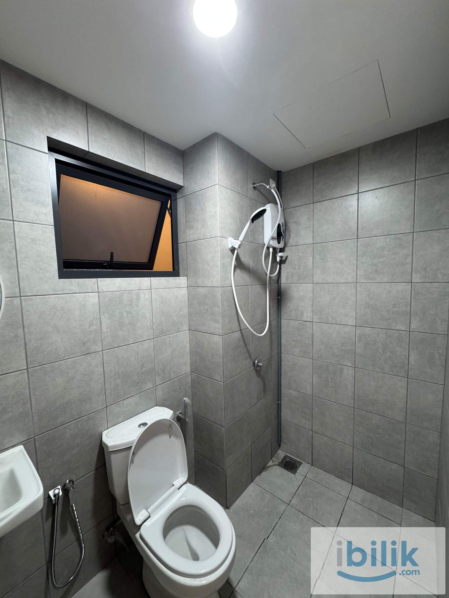 Seri Kembangan📍One Equine🛏️Middle Room for Rent– RM750 - Image 3