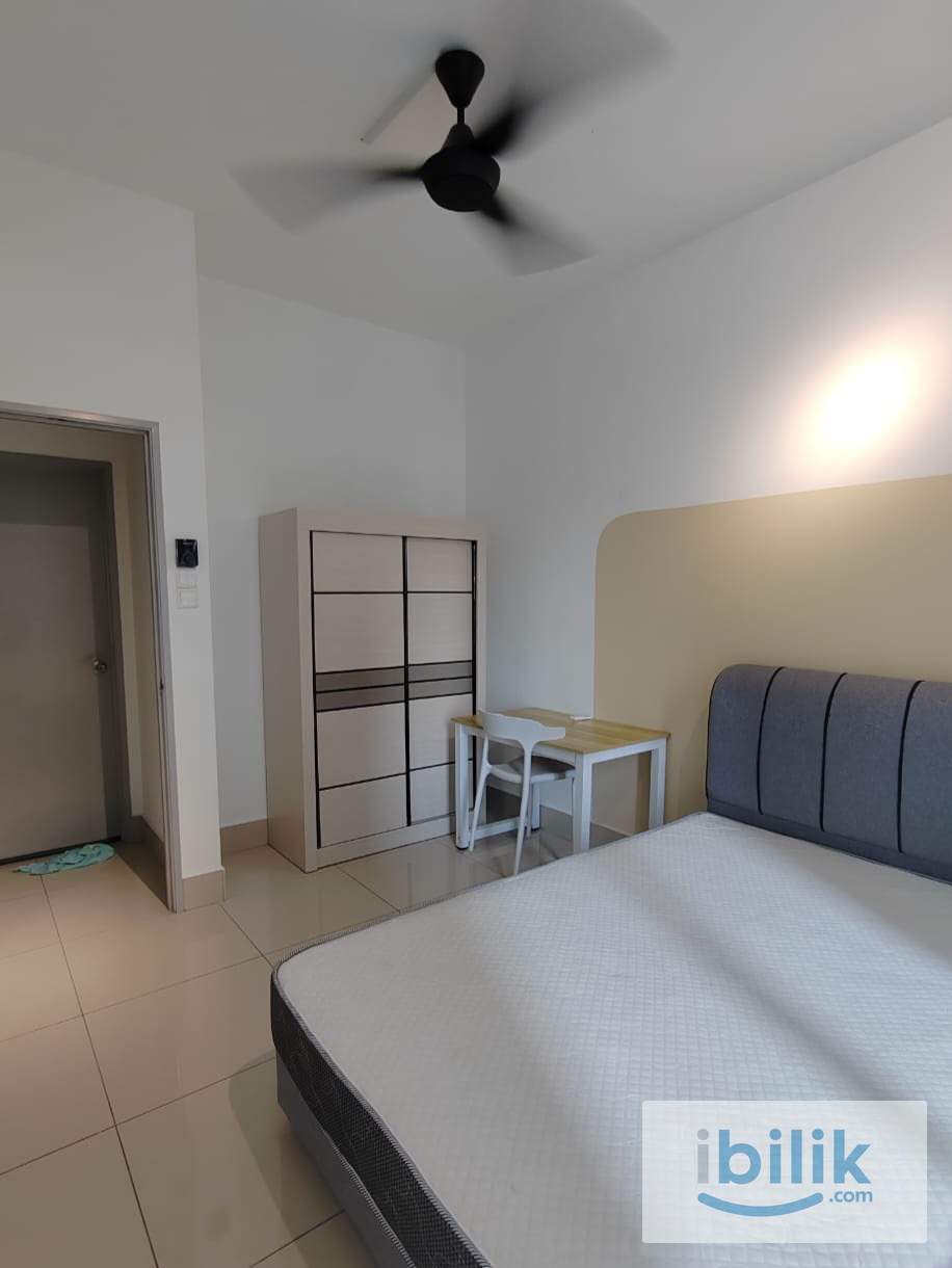 Master Room @ Razak City | Private Bath | RM900 - Image 1