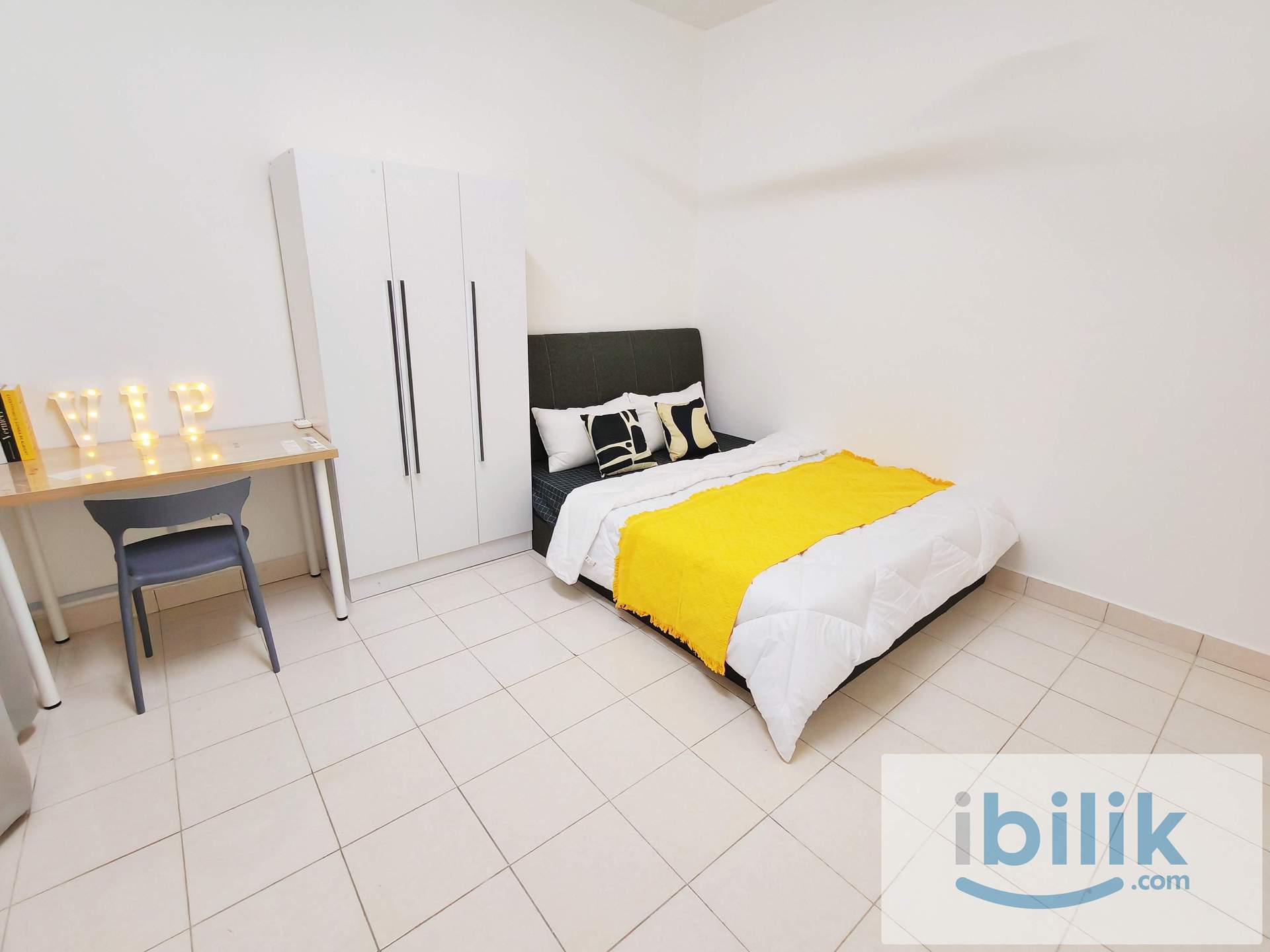 Medium Bedroom For Rent at SuriaMas Condominium  - Image 2