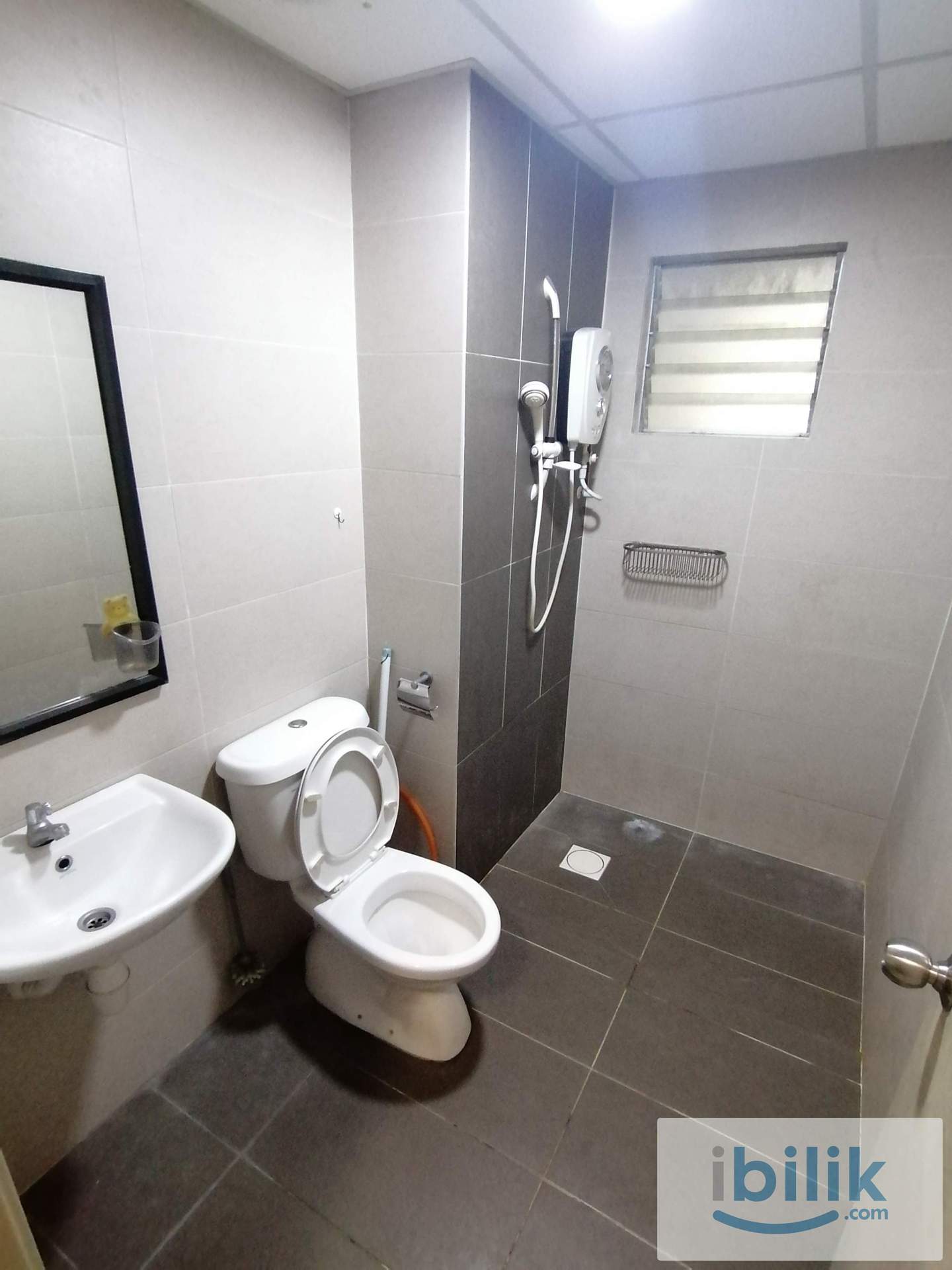 ==Prefer Chinese==Medium Room for Rent at Kiara residence  - Image 4