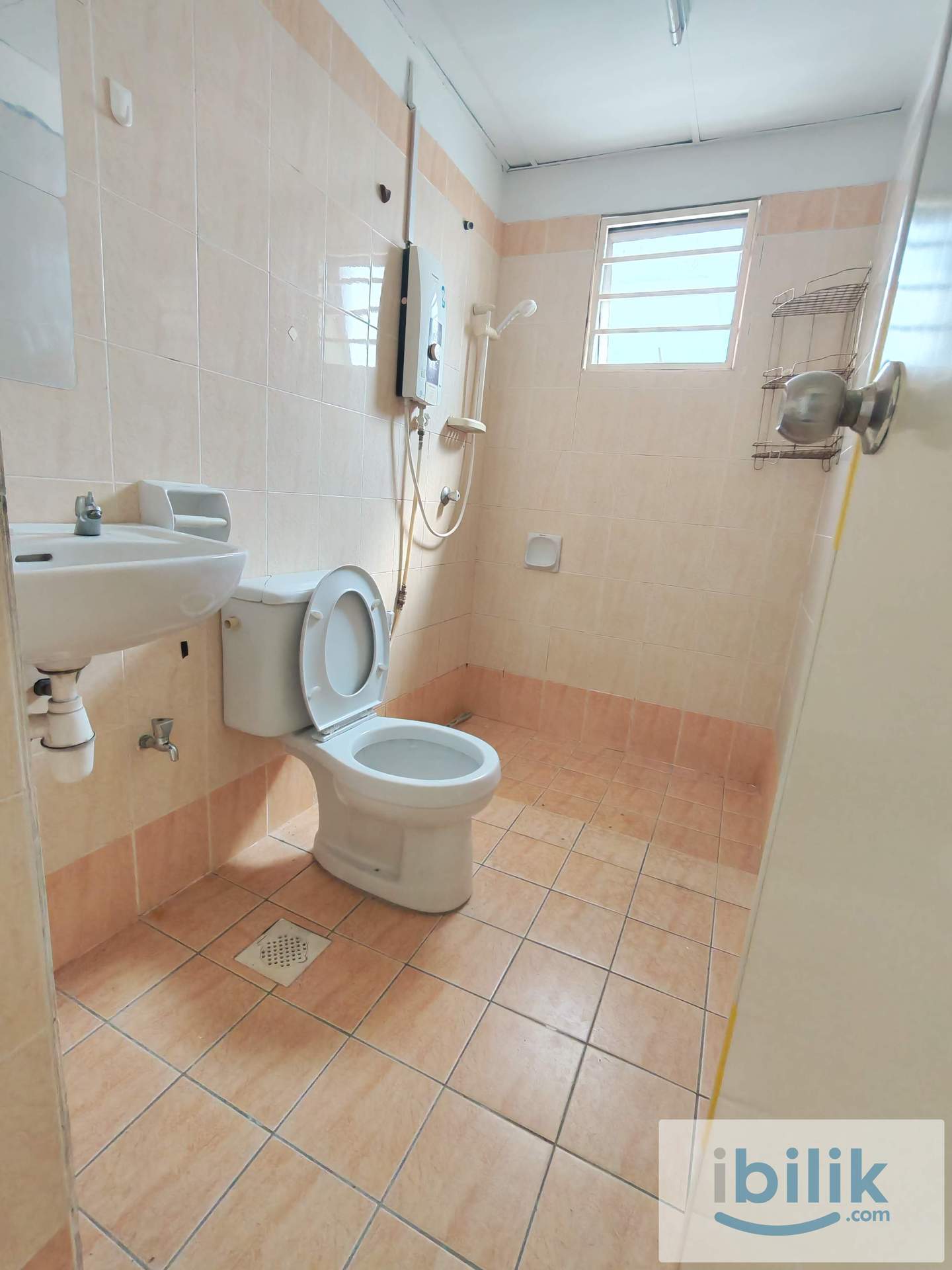 ==Prefer Chinese==Single Room for rent at👉 SuriaMas Condominium  - Image 3