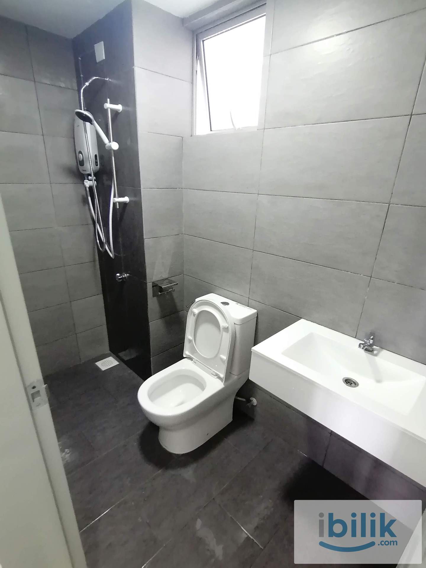 ==Prefer Chinese==Balcony Bedroom for rent at platinum oug residence  - Image 4