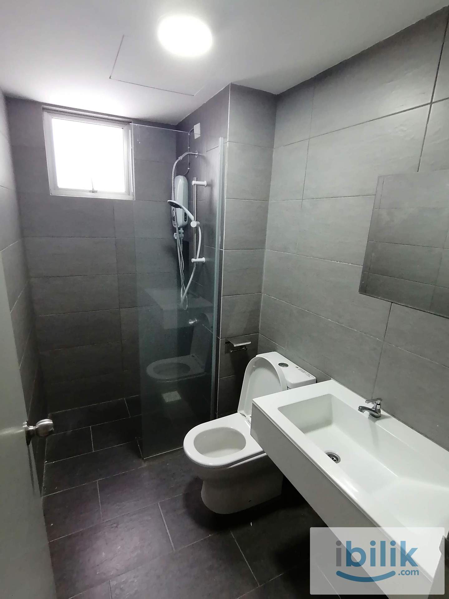 ==Chinese only==Balcony Bedroom for rent at Platinum Oug residence  - Image 4