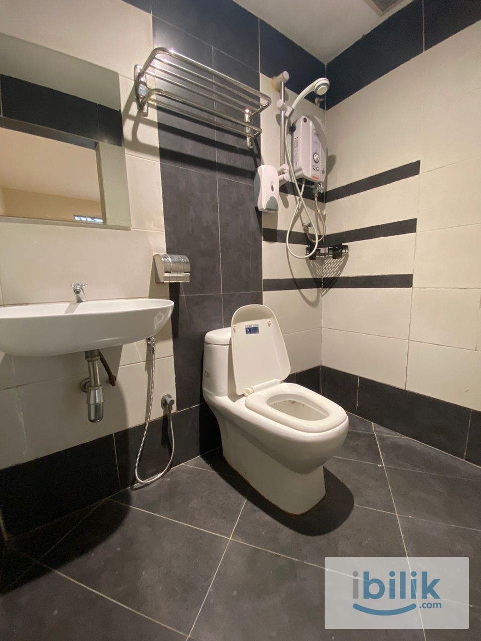ATTACHED BATHROOM‼️Co-Living Hotel Room to Rent in Taman Intan | 5min to I-CITY - Image 1