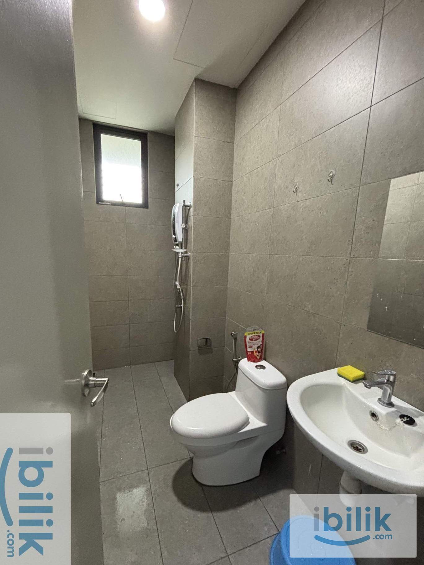 Spacious Middle Room | 5 mins to Sunway pyramid | 10mins to Subang  - Image 3