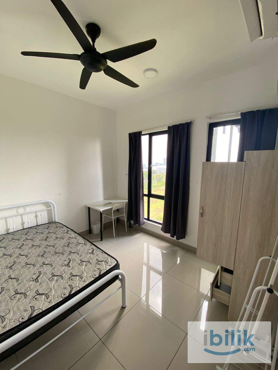 5 min to UOWM & Glenmarie industrial park | COZY MIDDLE ROOM WITH NICE VIEW | 8 min to Aeon Shah Alam & MSU - Image 1