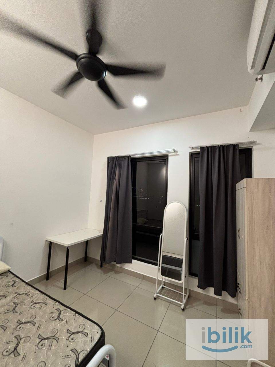 5 min to UOWM & Glenmarie industrial park | COZY MIDDLE ROOM WITH NICE VIEW | 8 min to Aeon Shah Alam & MSU - Image 2