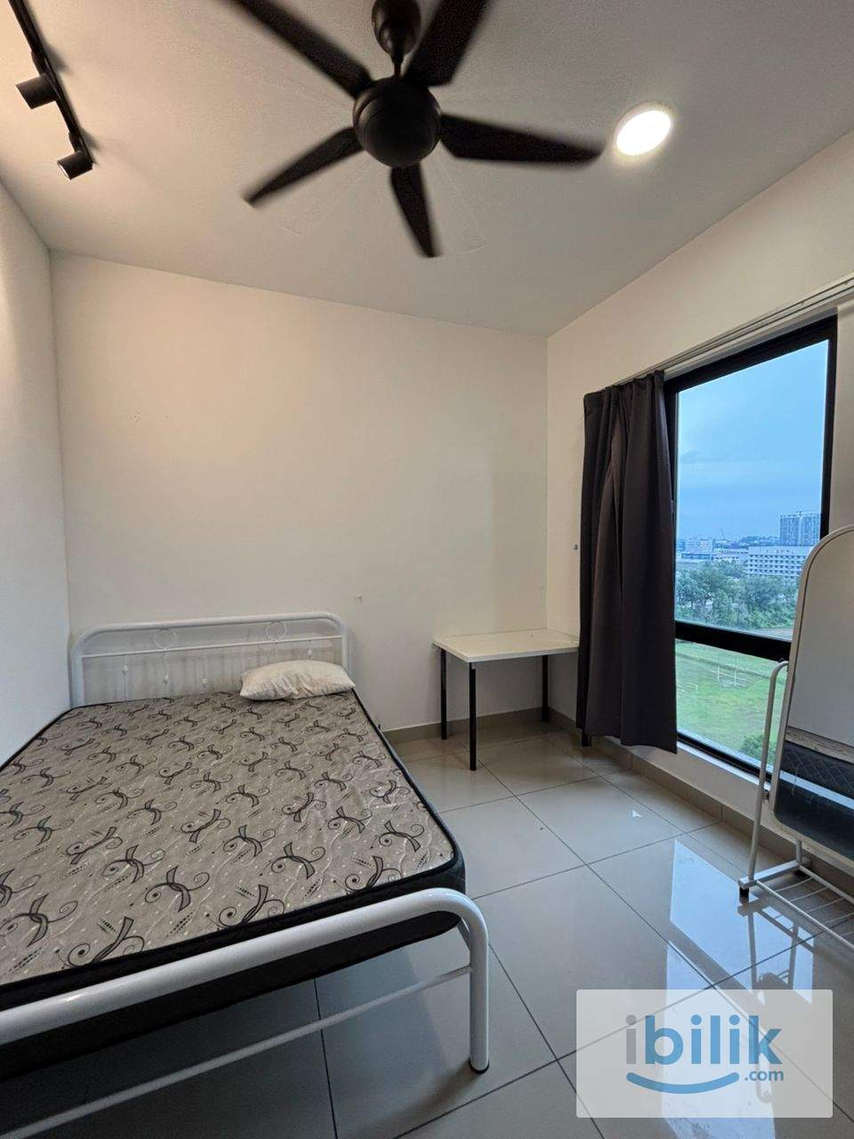 5 min to UOWM & Glenmarie industrial park | COZY MIDDLE ROOM WITH NICE VIEW | 8 min to Aeon Shah Alam & MSU - Image 3