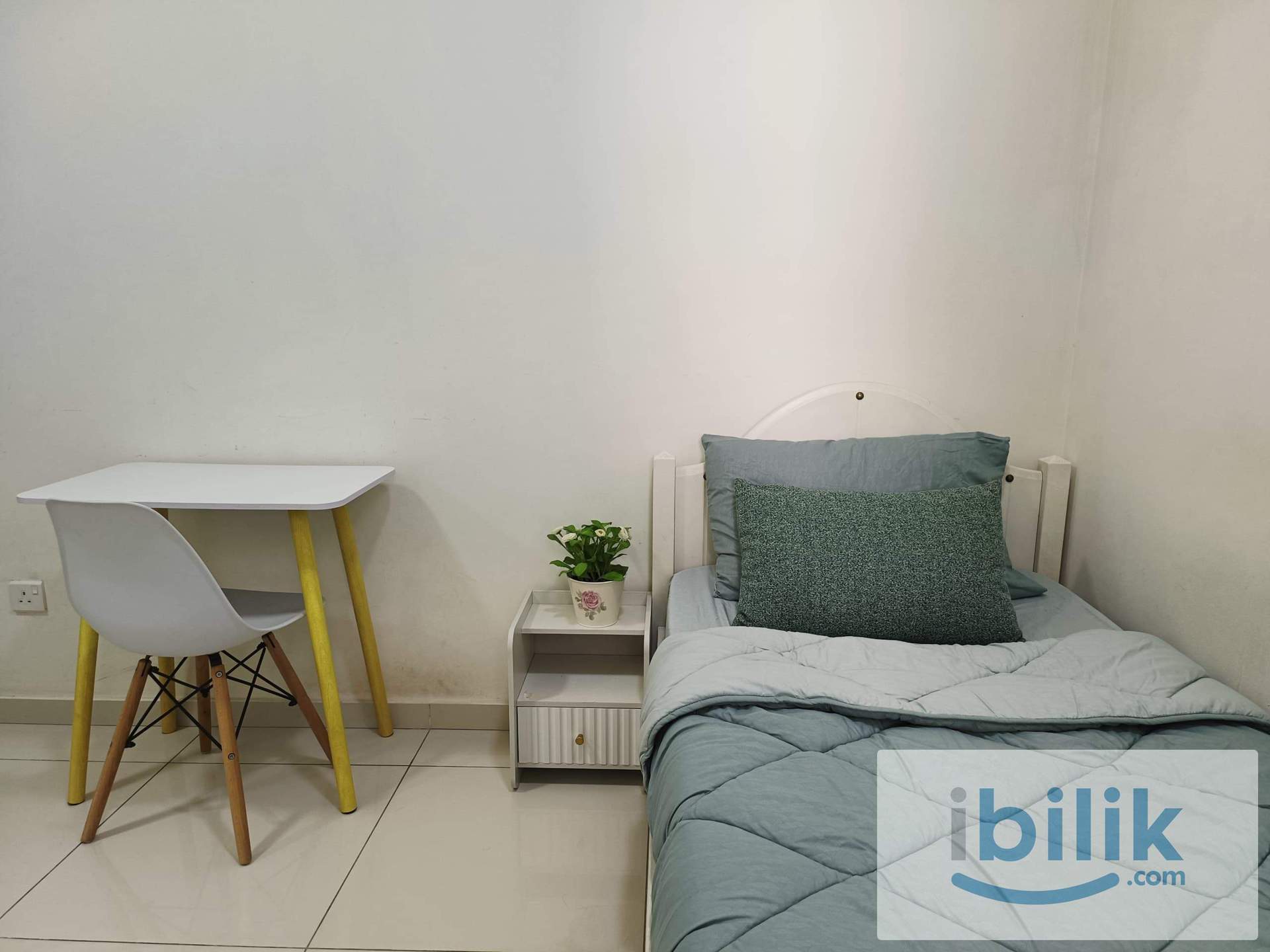 Small Room for Rent! FULLY FURNISHED ready to move in! - Image 3