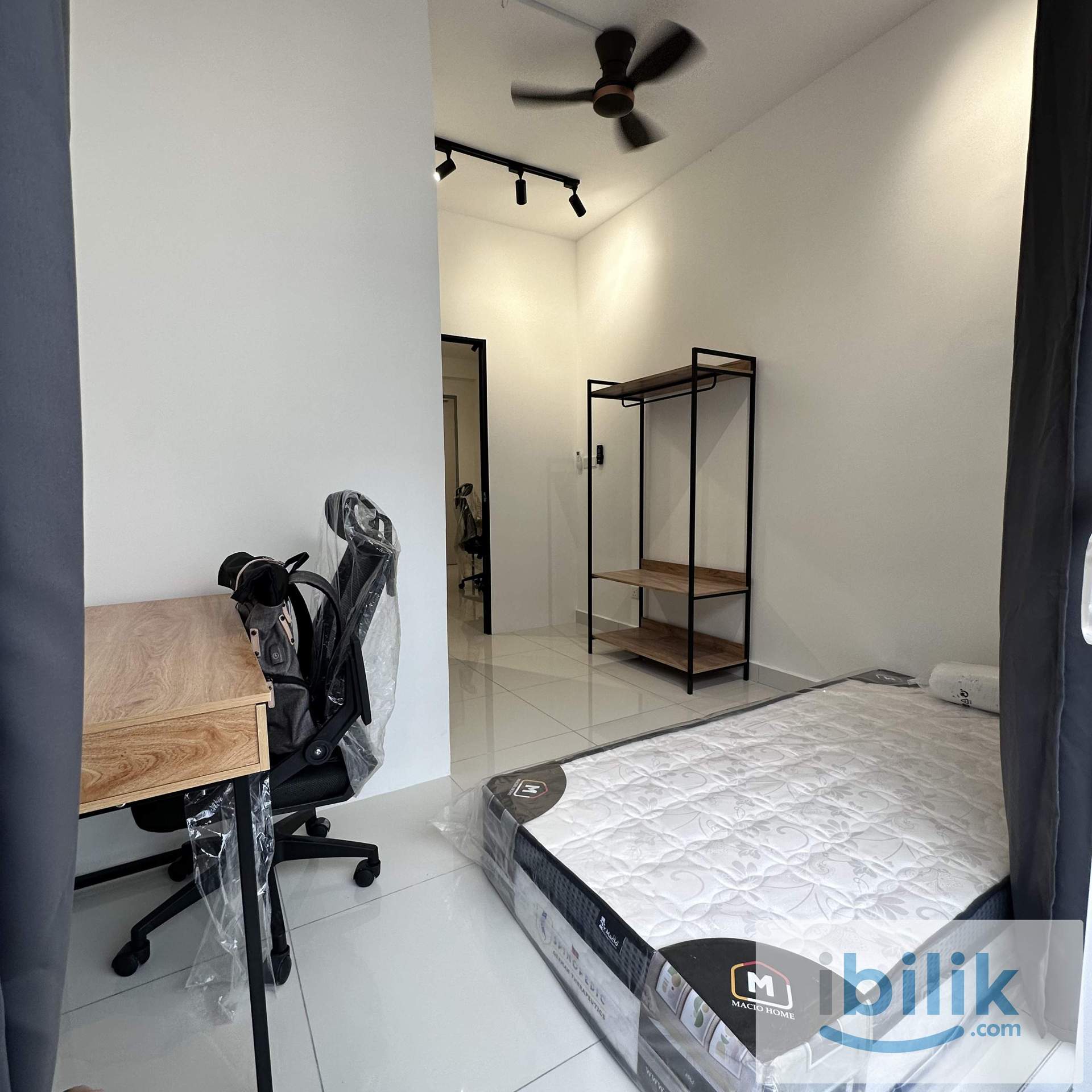 *Utilities included* Single Balcony Room at Pinnacle, Sri Petaling KL - Image 2