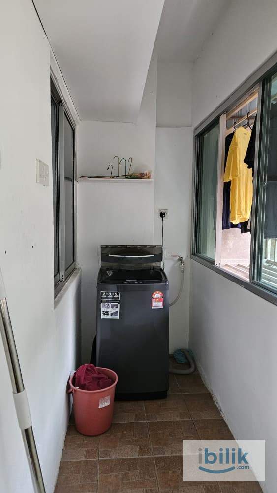 Small room at Sri Impian Apartment - Image 4