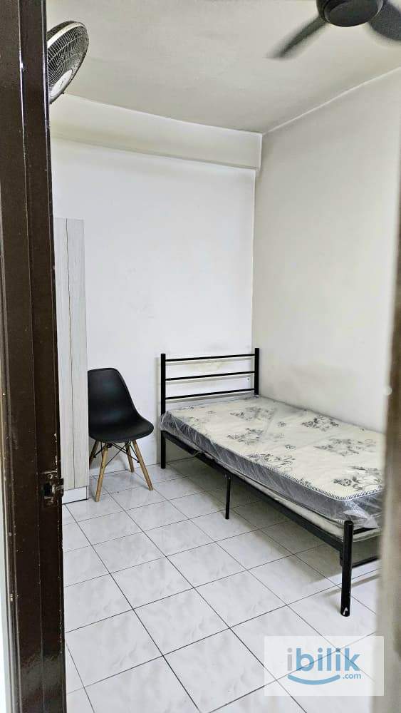 Small room at Sri Impian Apartment - Image 1