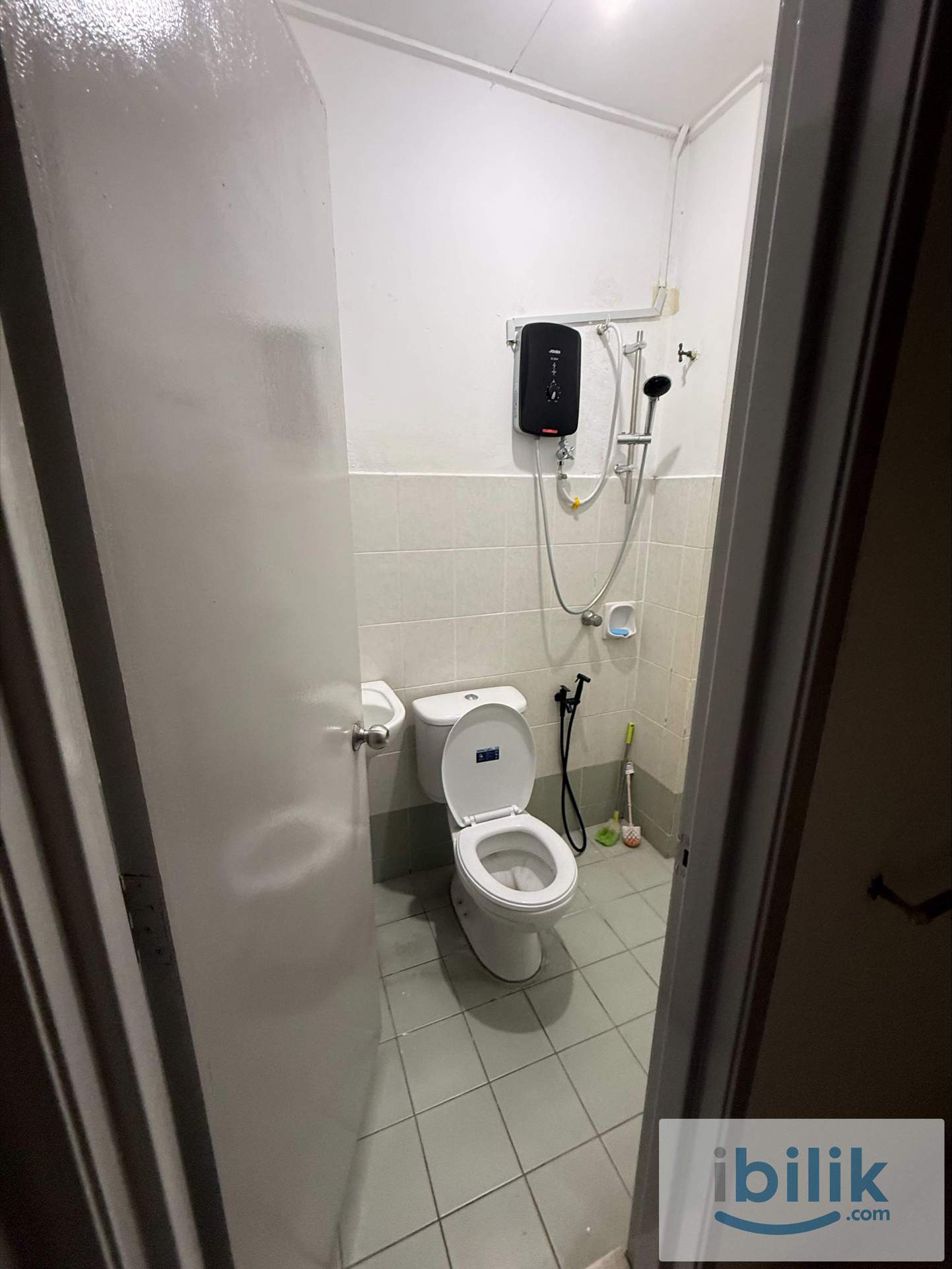 Master room for rent - Image 8