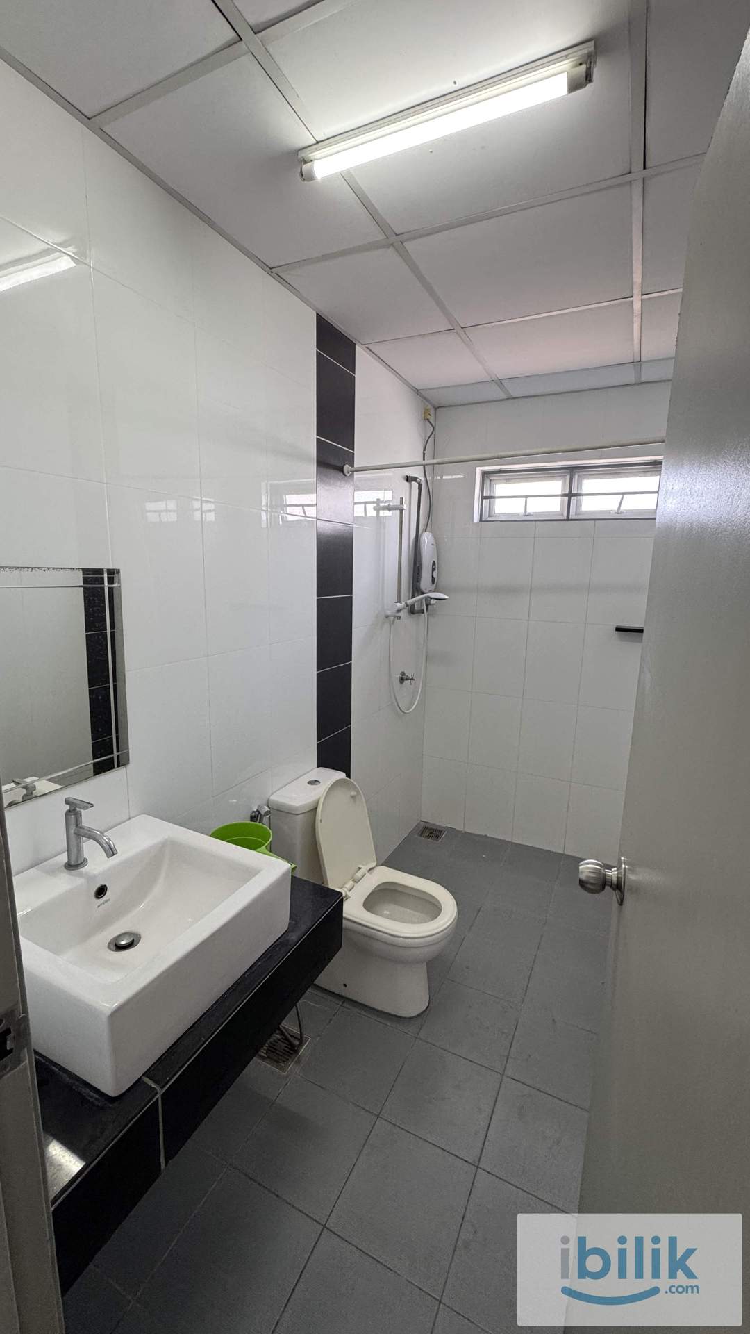 Master Room with Ensuite Bathroom @The Wharf Puchong - Image 5