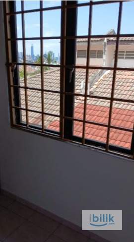 Kuala Lumpur Cheras Utama Medium Room with Attached Toilet - Image 1