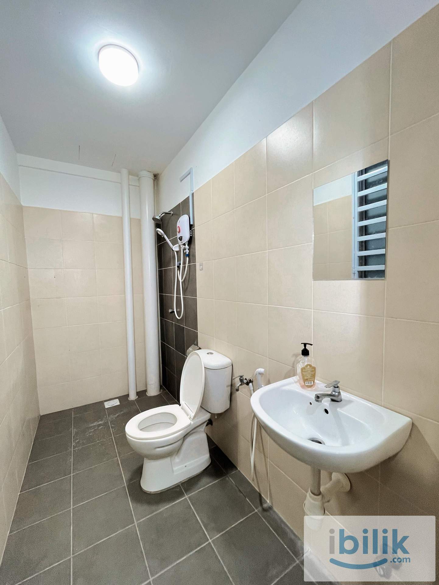 All-Female, Muslim-Friendly Condominium Rooms for Rent @ Meru - Image 1