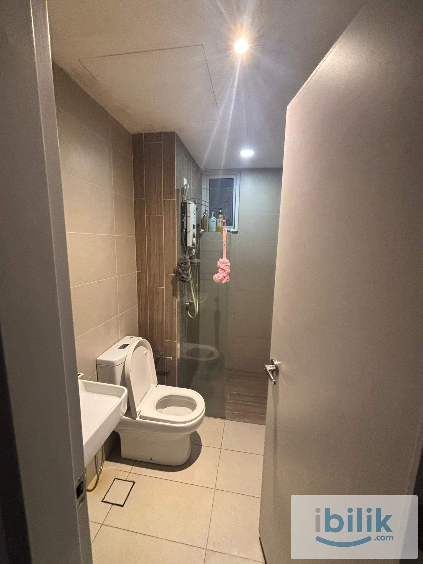 Ryan and miho Jaya One PJS 13 Room For Rent Near LRT Taman Asia Jaya Plaza 33 Digital Mall Line LRT Phileo Damansara MRT - Image 4