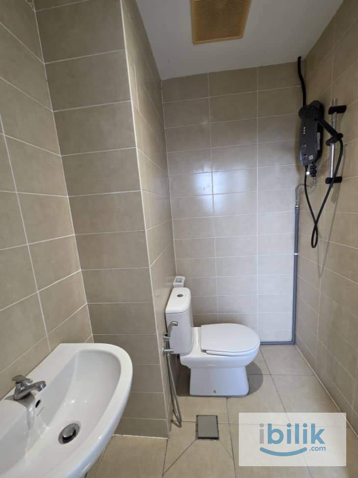 Wow 😍Hot Promotion‼️1 Month Deposit💰Female Master Room Rent with Private Bathroom I-Residences Central I-City😍 - Image 3