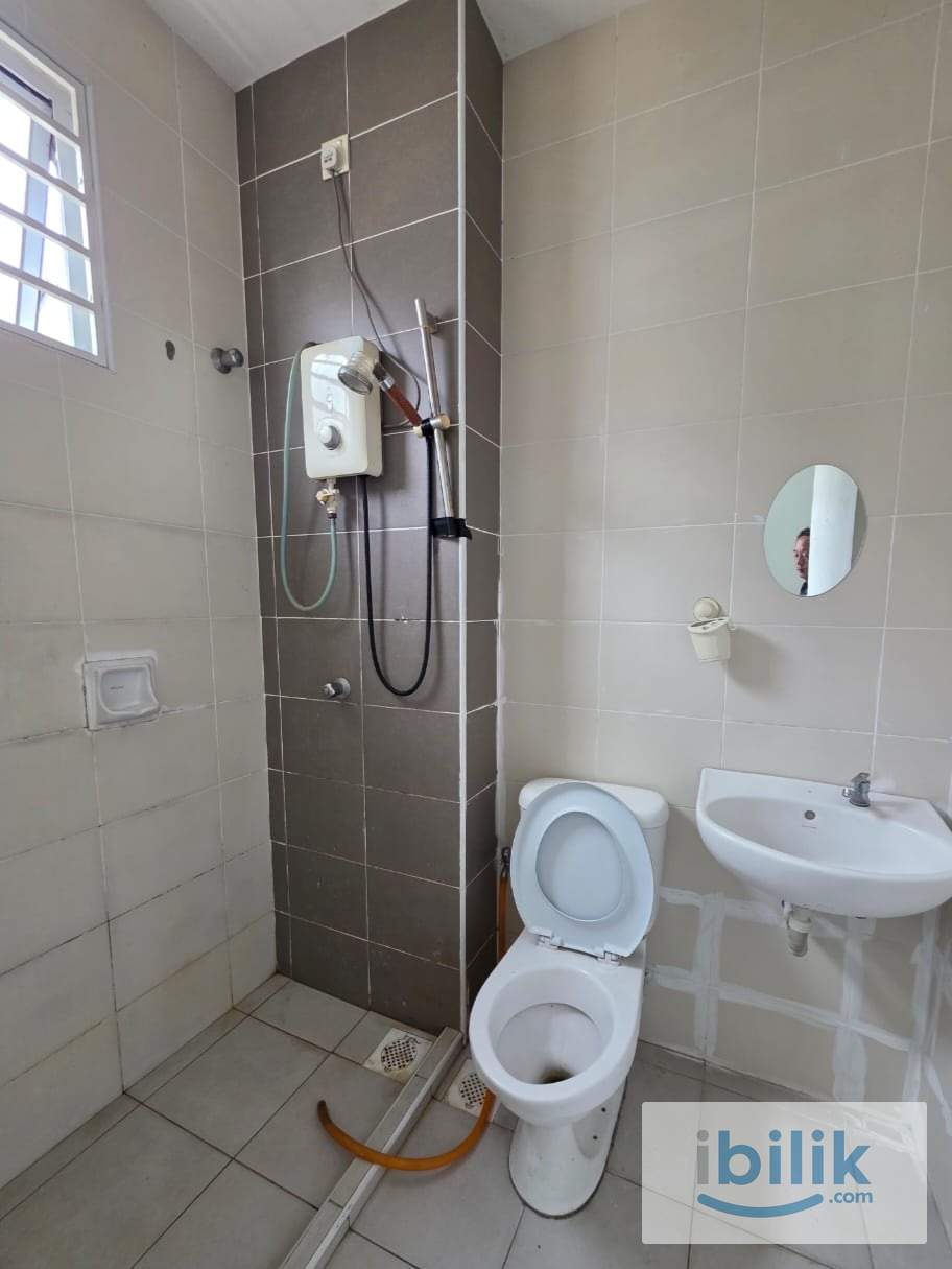 Hot Promotion‼️1 Month Deposit💰0 Deposit💰Middle Room Rent with Private Bathroom Kemuning Utama Shah Alam😍 - Image 3