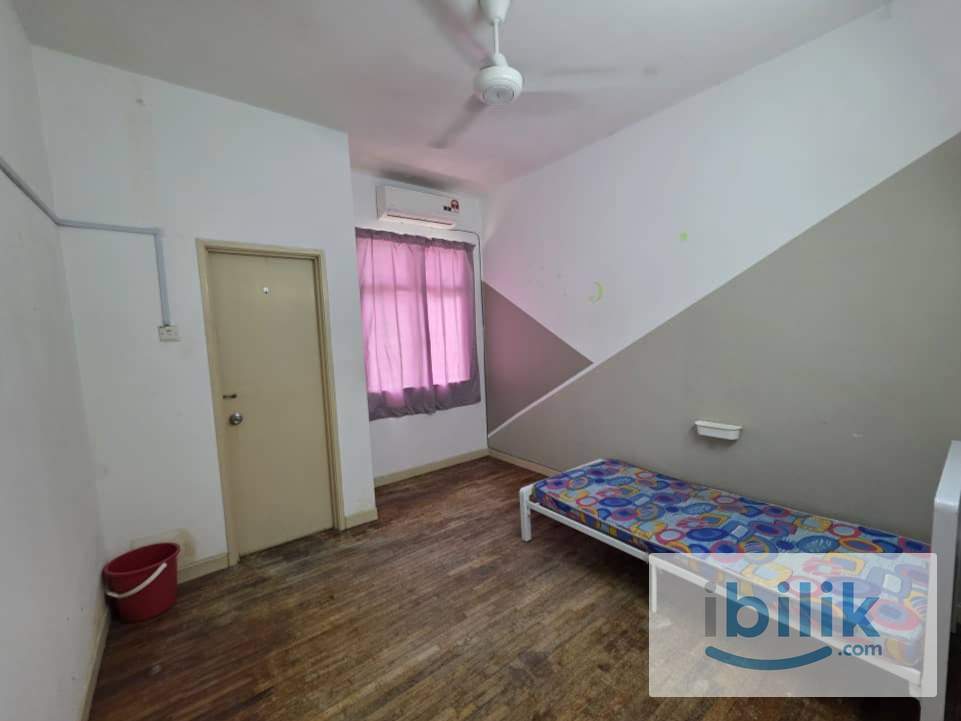 Wow😱Hot Promotion‼️No Deposit💰Middle Room Rent with Aircond Kemuning Utama Shah Alam😍 - Image 2