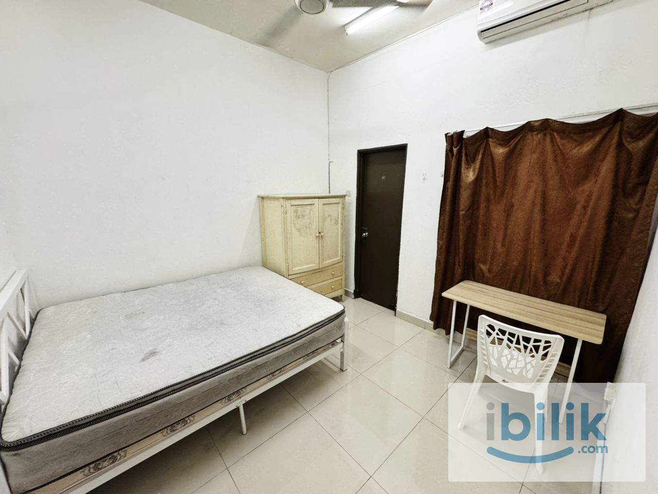 💰1 Month 💰 0 Deposit 😍 Bandar Puteri Klang Middle Room Rent 😍Location Nearby📍Aeon Mall, GM Whosale, LRT - Image 1