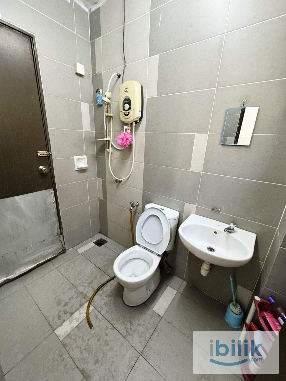 💰1 Month 💰 0 Deposit 😍 Bandar Puteri Klang Middle Room Rent 😍Location Nearby📍Aeon Mall, GM Whosale, LRT - Image 2
