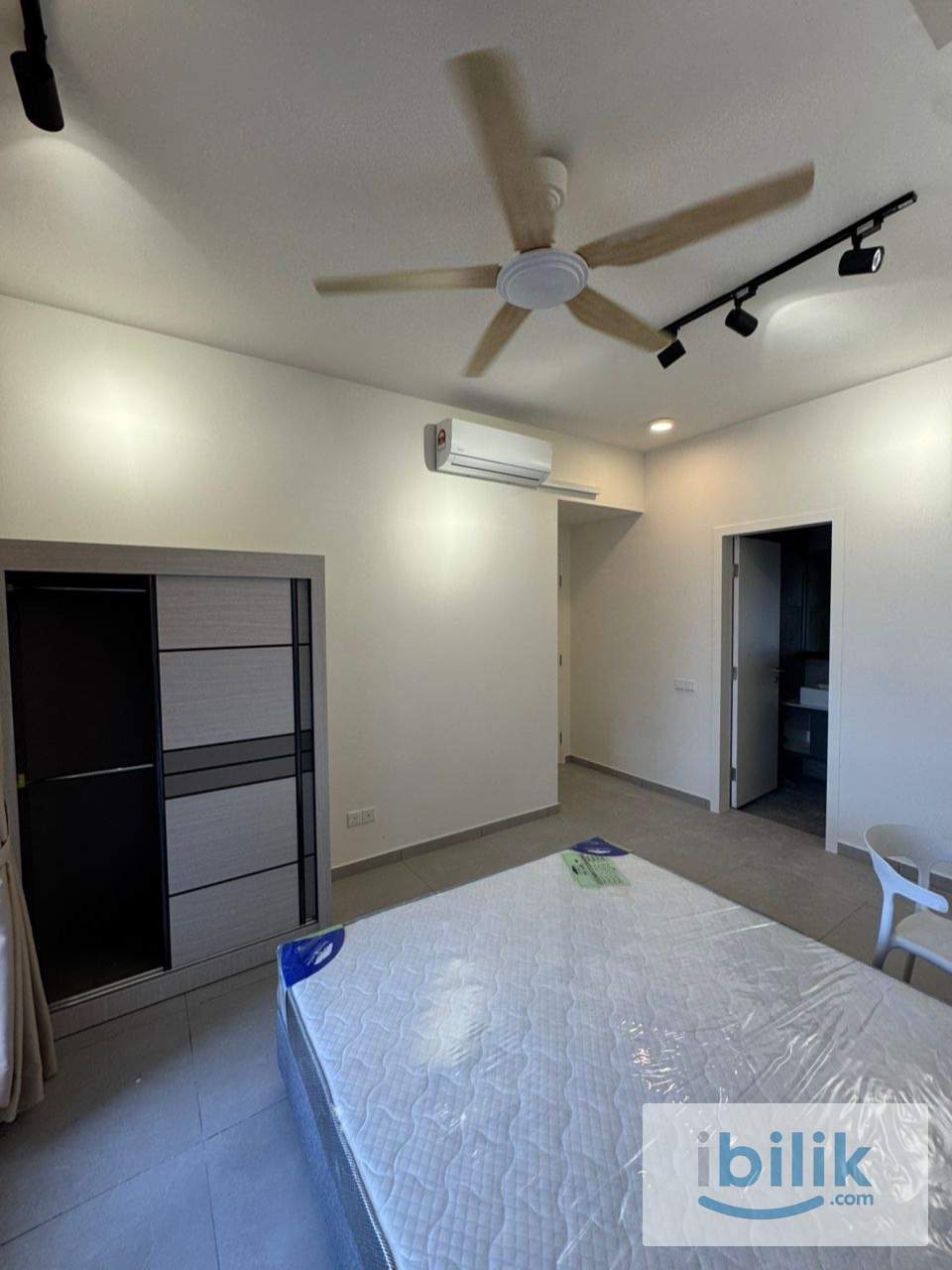 D’ivo OKR | Fully Furnished Master Room - Image 3
