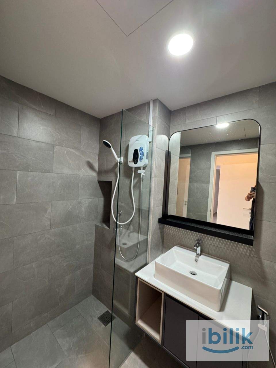 D’ivo OKR | Fully Furnished Master Room - Image 8