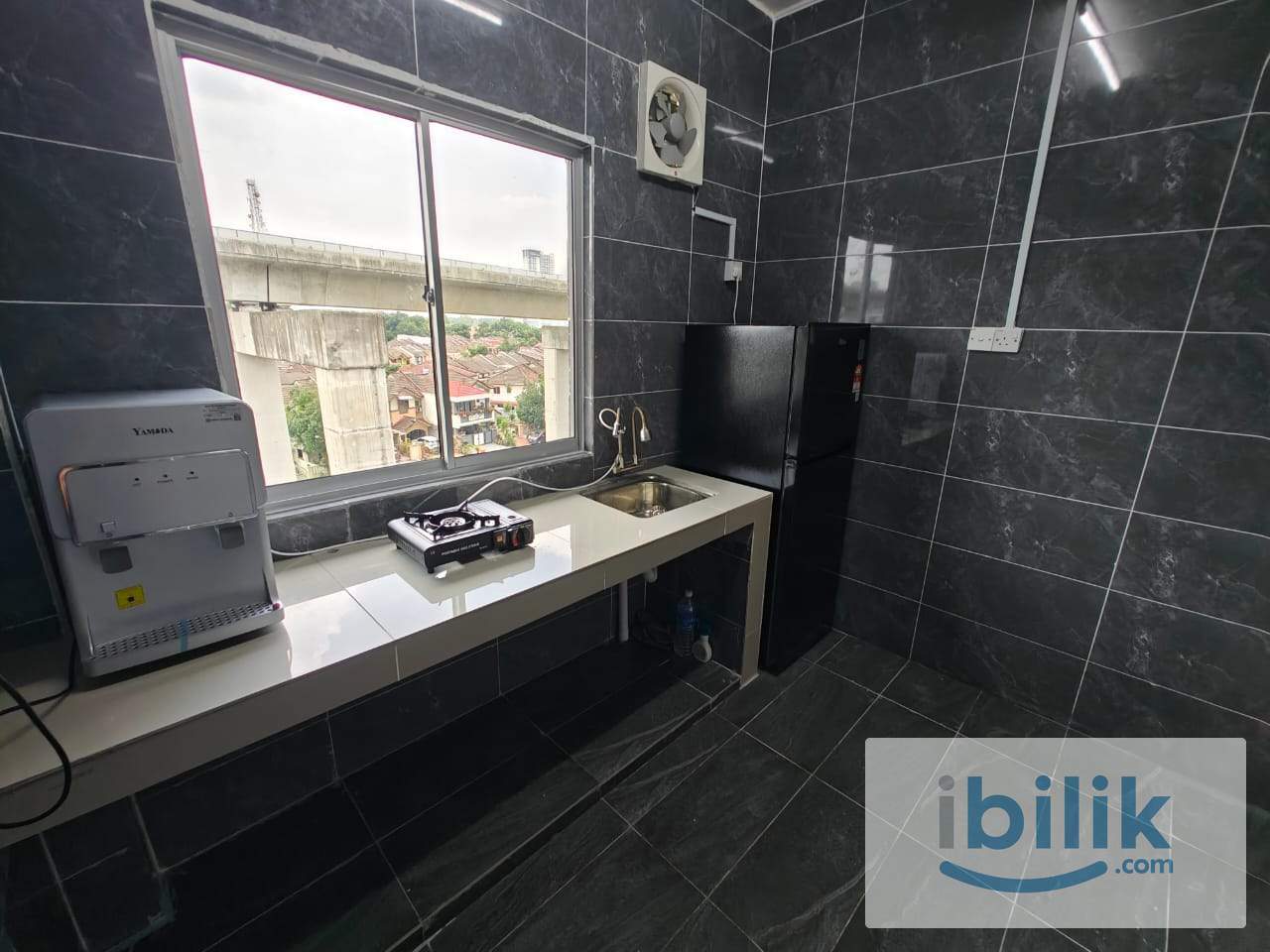 COZY SINGLE ROOM | 🚇 5 MINS WALK TO LRT PUCHONG PERDANA 🚇 | 👩‍💻 WORK FROM HOME FRIENDLY!  - Image 8