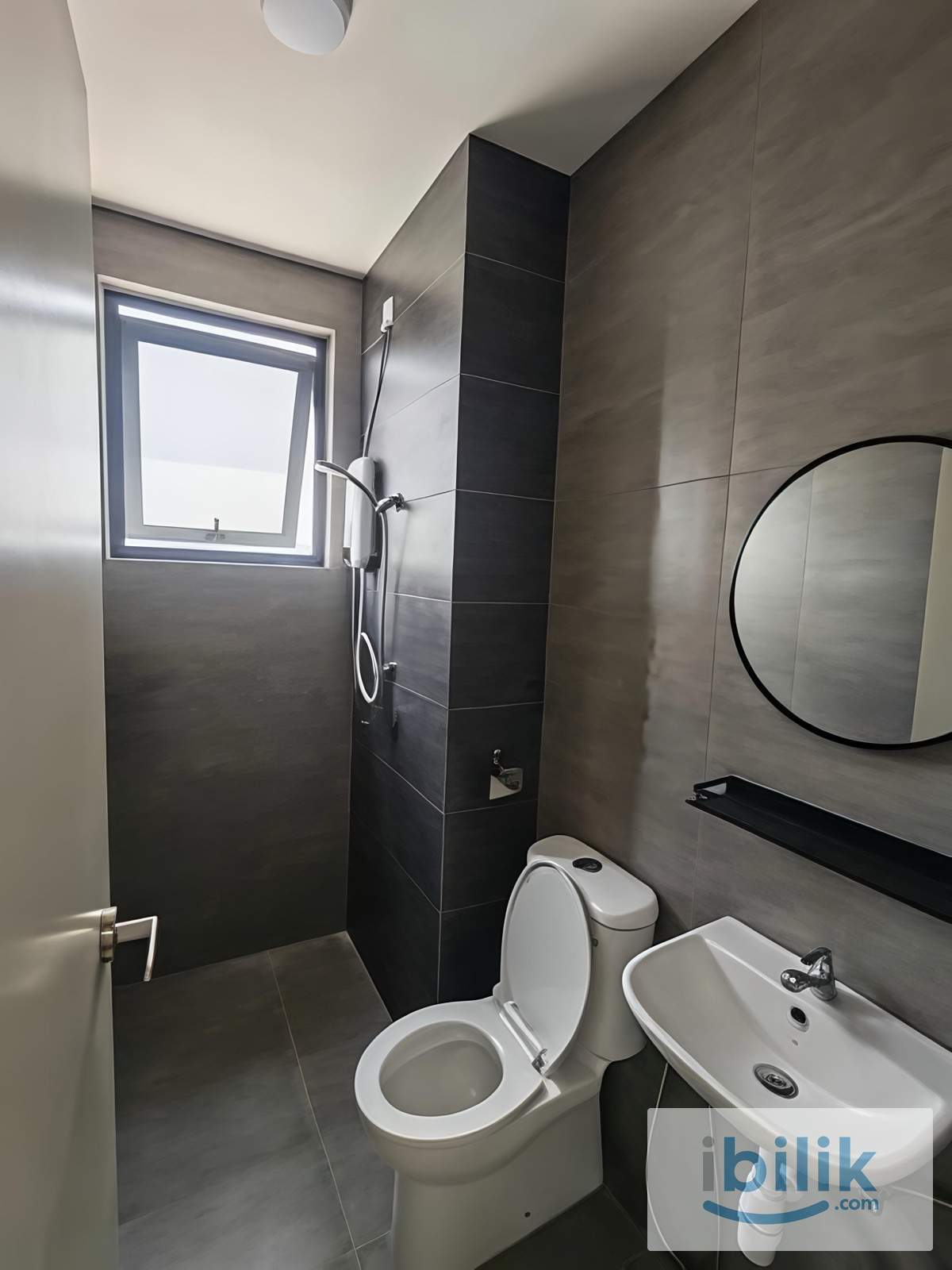 👑 Master Queen Room with Private Bathroom + Own TV @ Nexus Residence Taman Pertama / Female Unit / 2min Walk to MRT - Image 2
