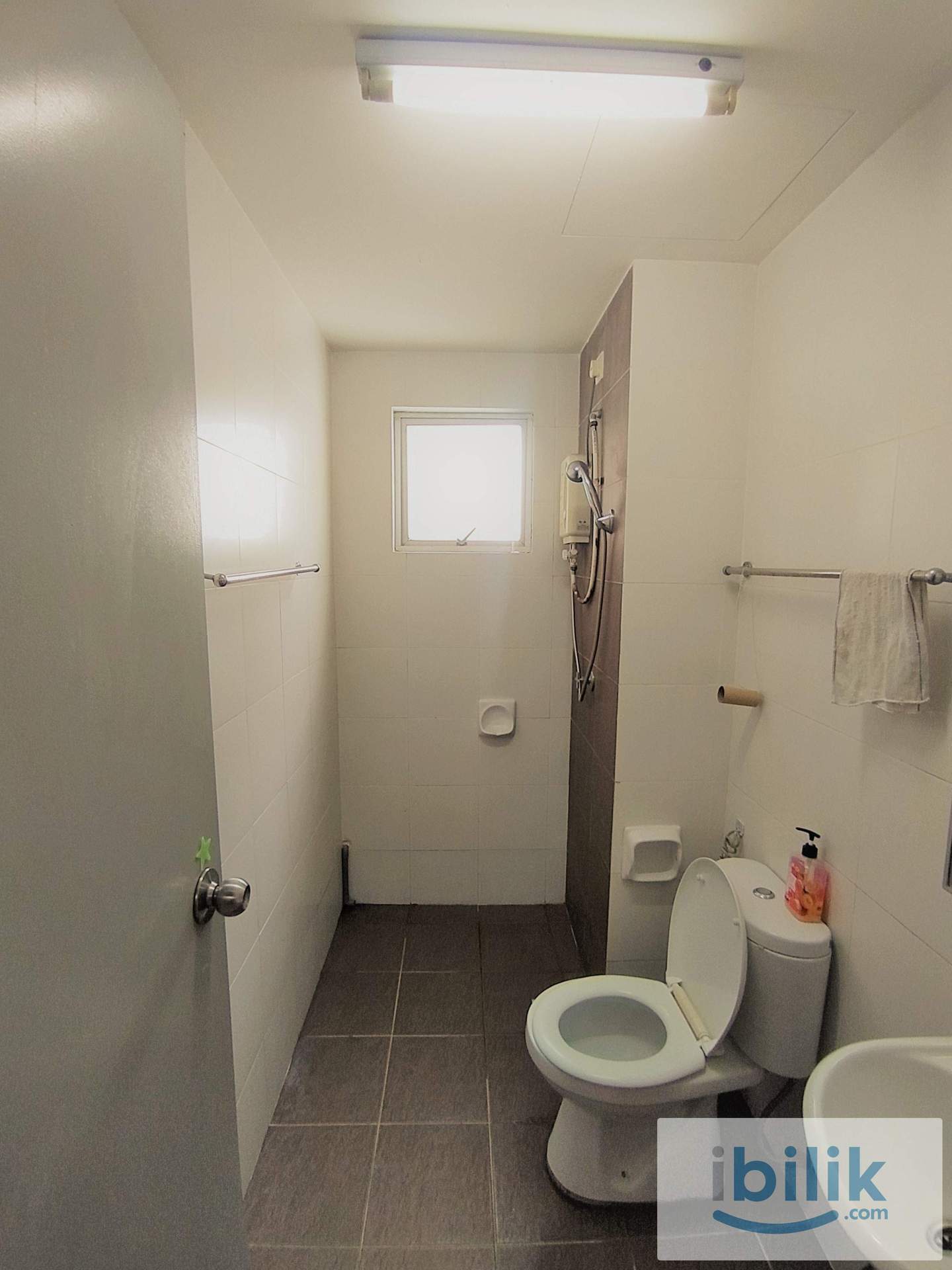 MEDIUM ROOM at Casa Residenza, near Kota Damansara MRT , Surian , SEGI , Thomson - Image 1