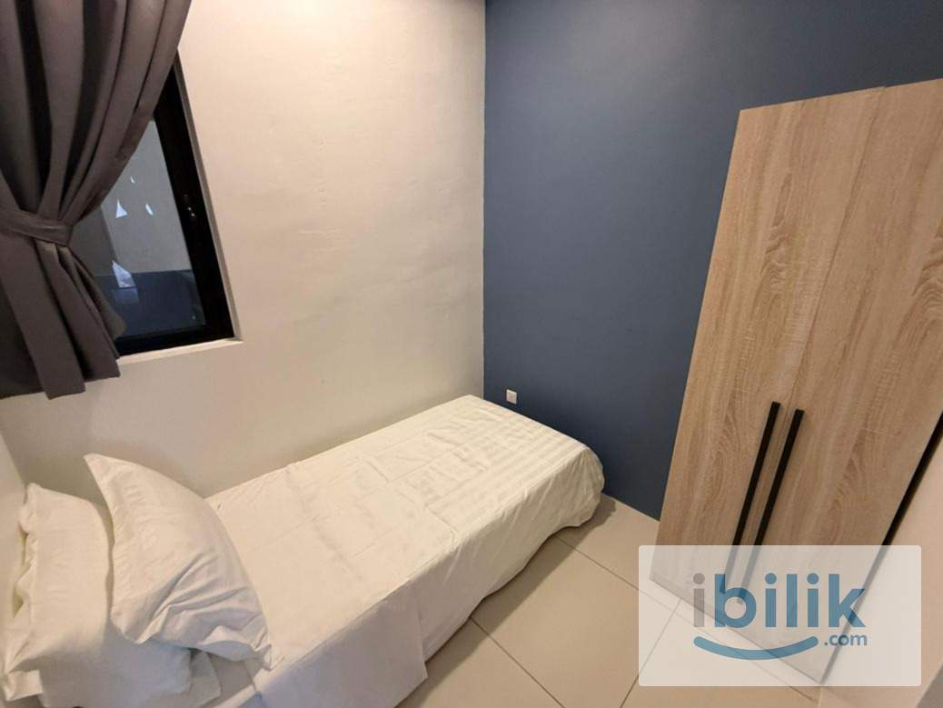 Small Room - Image 1