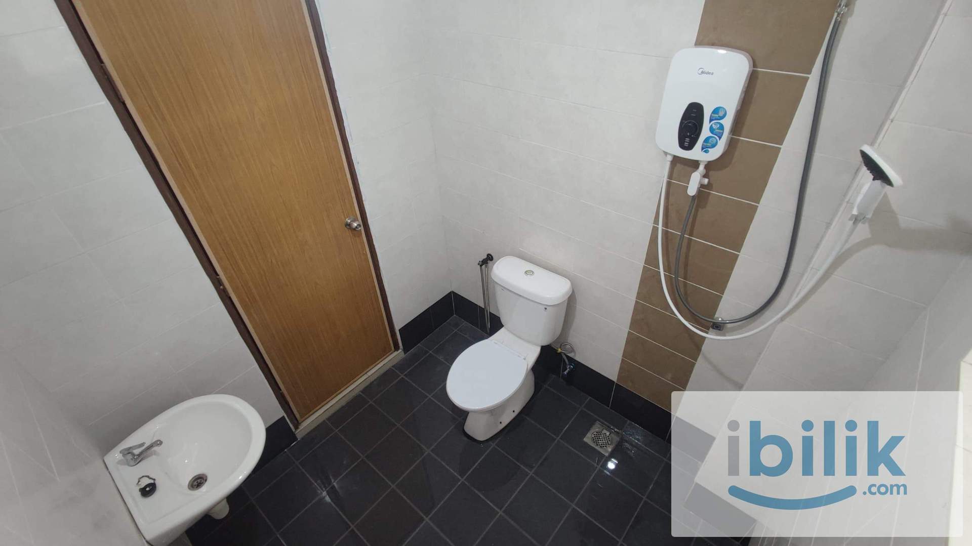 Near HTJ Seremban🌟Cozy Medium Aircond Room For Rent 冷气房出租🌟𝕀ℕℂ𝕃𝕌𝕊𝕀𝕍𝔼 𝕌𝕥𝕚𝕝𝕚𝕥𝕚𝕖𝕤 𝔹𝕚𝕝𝕝𝕤 & 𝕎𝕀𝔽𝕀🌟 - Image 4