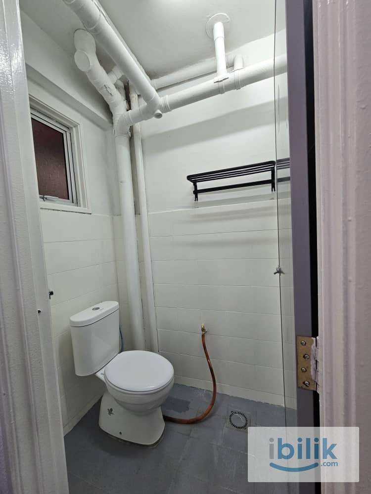 Sharing Room - Image 6