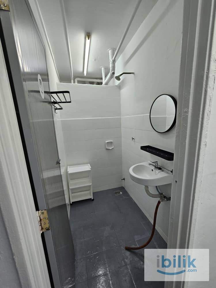 Sharing Room - Image 7