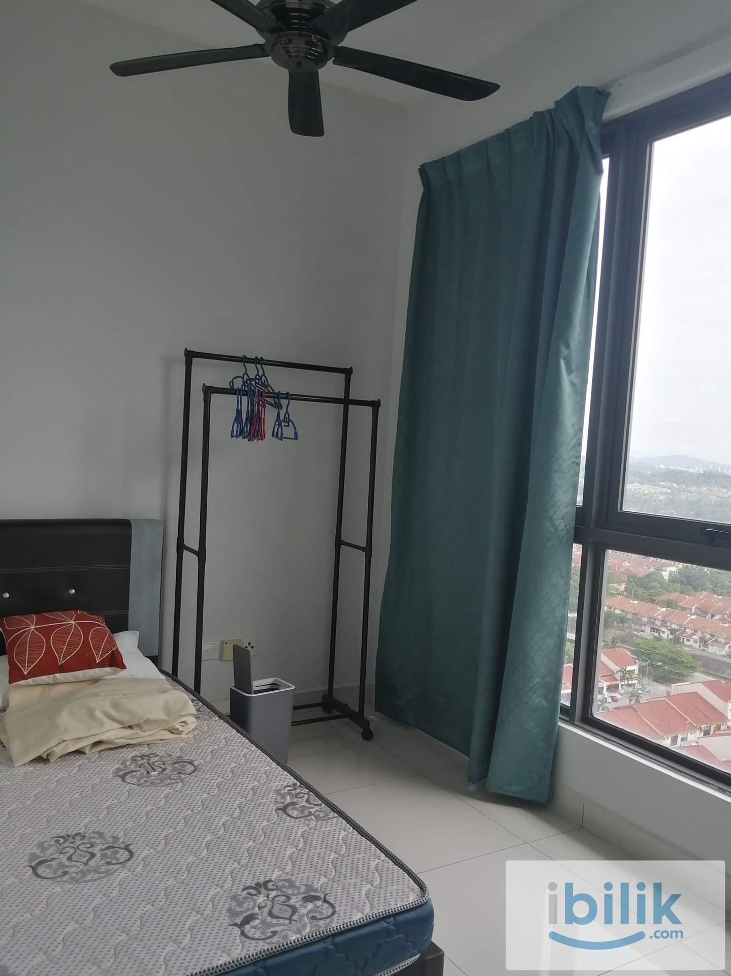 MOVE IN IMMEDIATELY - Medium room for rent Sfera Residence, Puchong Seri Kembangan - Image 1